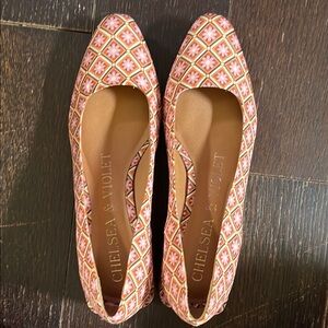 Chelsea & Violet Women's Pink and Orange Patterned Flats